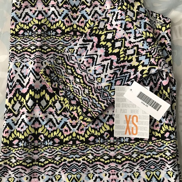 NWT LulaRoe Irma top - Picture 3 of 4